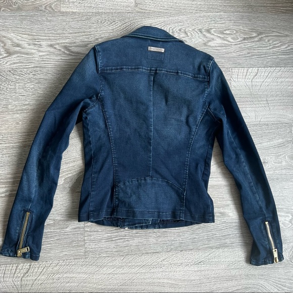 LIKE NEW! Guess Blue Denim Jacket with Gold Hardware - Picture 3 of 9